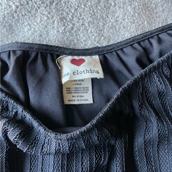 Cold shoulder lace top - sz L - Picture 2 of 2